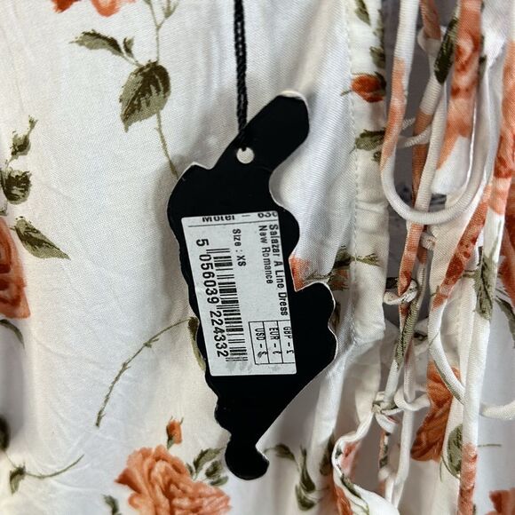 🌸 Motel Rocks Floral Print Dress - Size XS
NWT - Picture 4 of 5